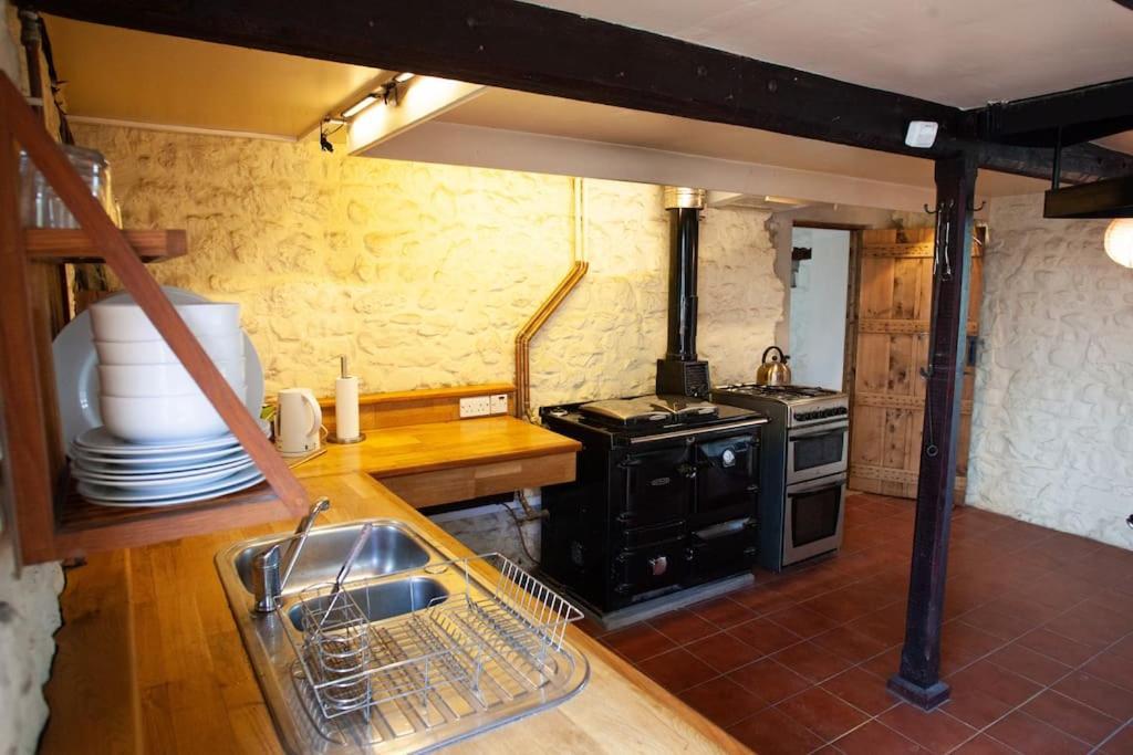 Stunning Barn Conversion On A Family Run Farm Llanfynydd Exterior photo