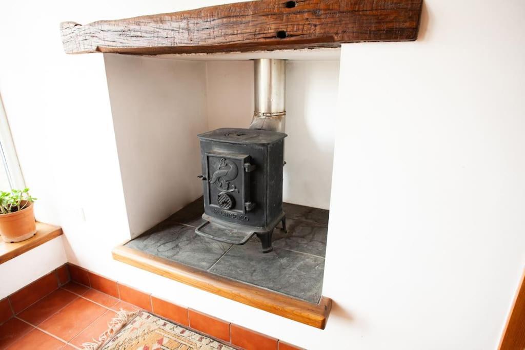 Stunning Barn Conversion On A Family Run Farm Llanfynydd Exterior photo