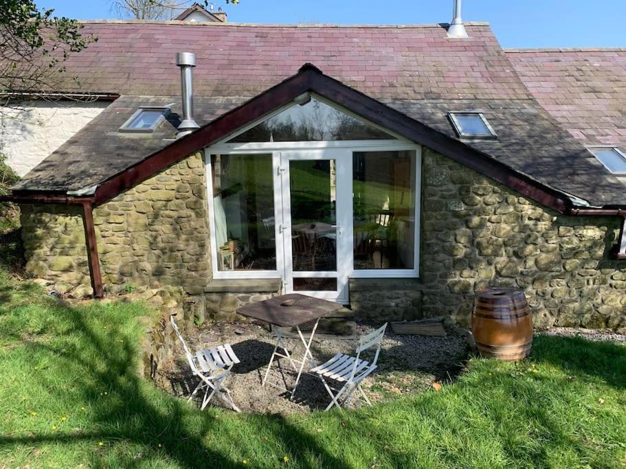 Stunning Barn Conversion On A Family Run Farm Llanfynydd Exterior photo